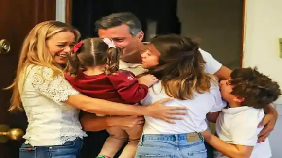 La primera imagen del esperado ENCUENTRO de Leopoldo López con su esposa y sus tres hijos