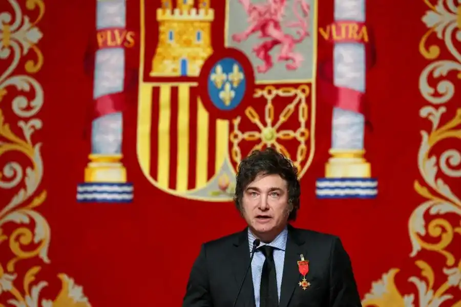 Otra vez, Milei contra Pedro Sánchez: “Le gusta mucho el Estado para llevarse puesto a los españoles”