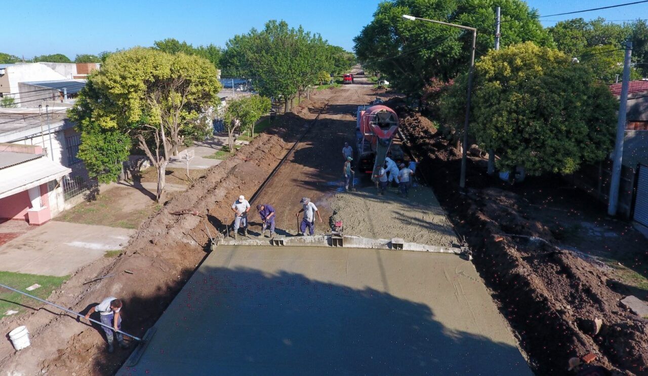 El gobierno municipal avanza con la pavimentación en calle Balcarce