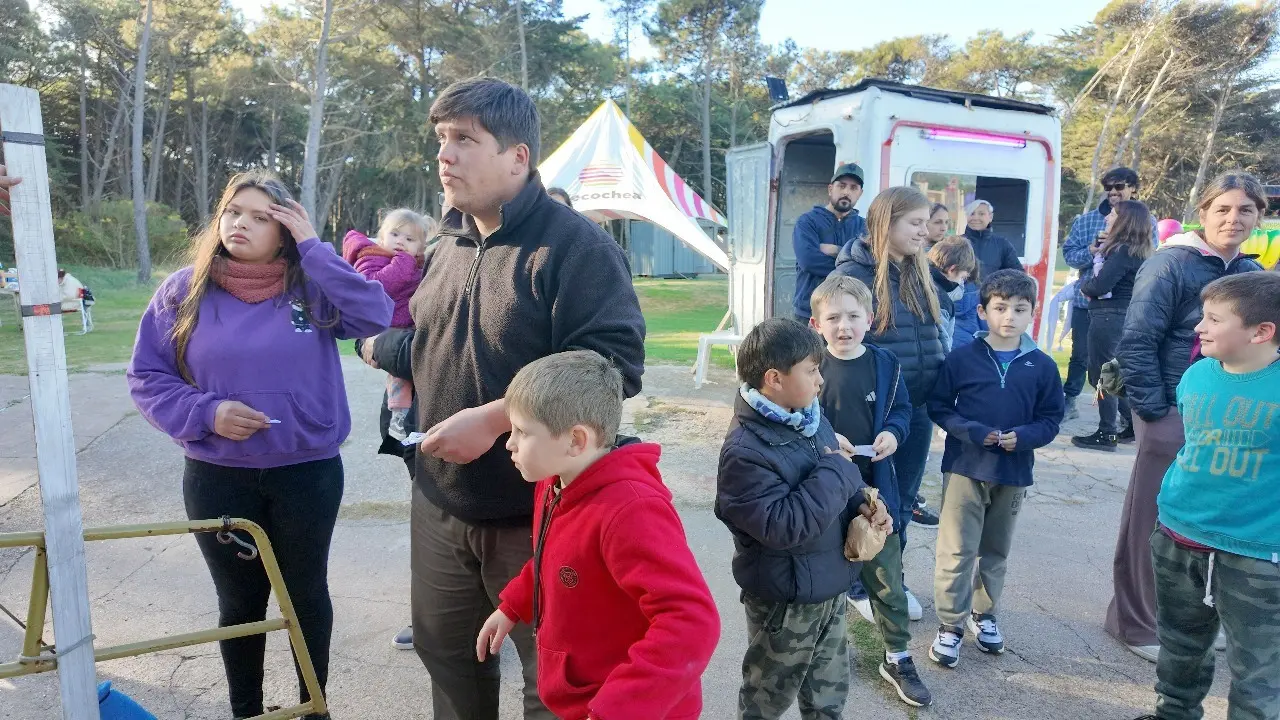 Muchas familias se acercaron a disfrutar al lago