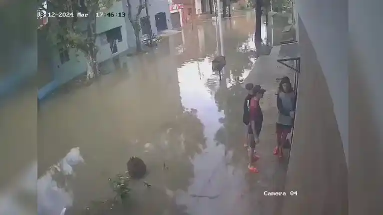 En ese momento recibió una descarga eléctrica que lo dejó tendido en el piso inconsciente.