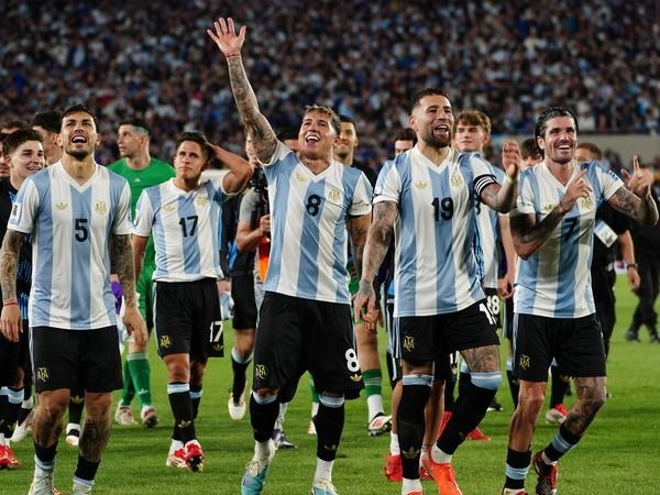 Luego de la goleada a Brasil, cuatro jugadores argentinos fueron elegidos en el once ideal de la última fecha