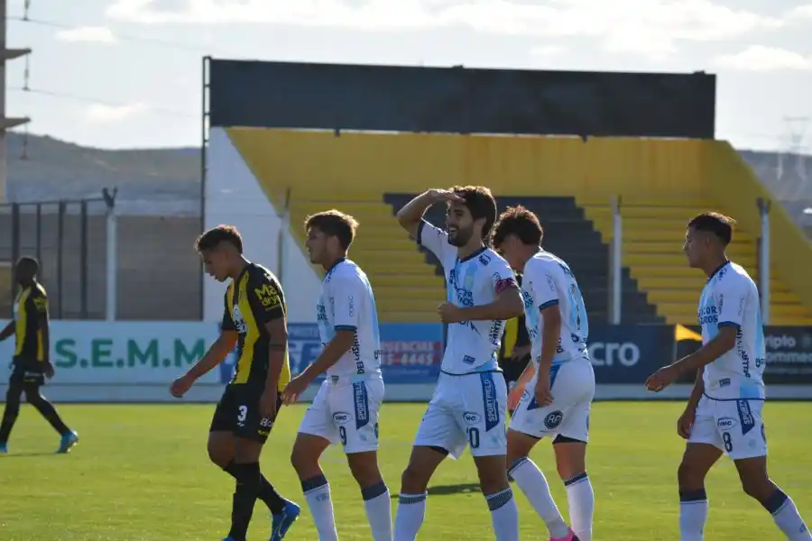 Atlético rescató un empate en su visita a Madryn