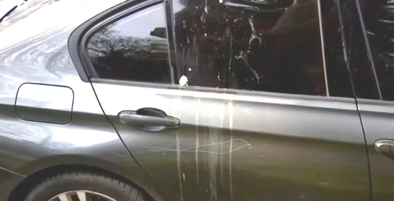 El coche se encontraba estacionado cerca de la casa del cirujano.