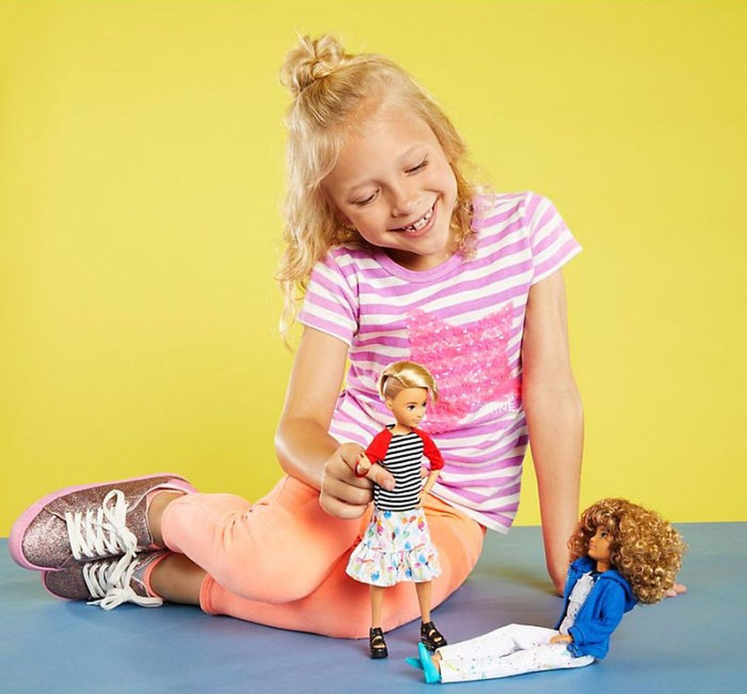 Barbie lanzó una colección de muñecas que pueden cambiar de género