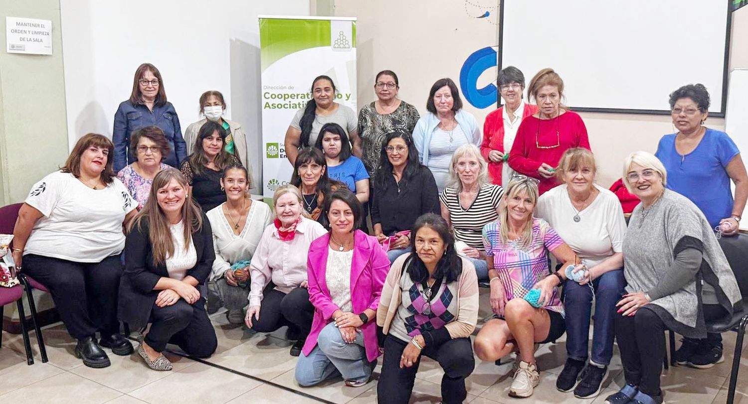 Solidaridad y compromiso en el taller gratuito de Crochet