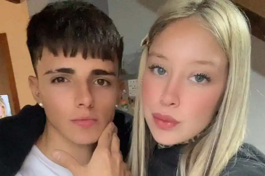 “Me enamoré de mi hermanastro”: se flecharon en unas vacaciones familiares y ahora llevan tres años de novios