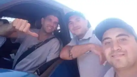 “¡Mirá que te lleno el tanque!", dos playeros de Napaleofú le cargaron nafta al Dibu Martínez