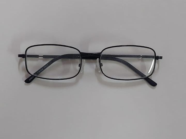 Hallaron lentes de aumento en calle Las Heras