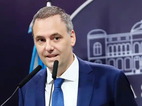 El Gobierno prohíbe celulares y planes sociales para presos