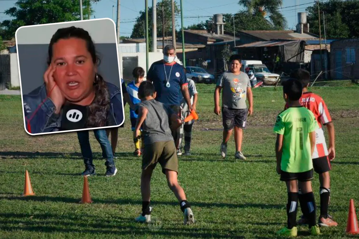 Yamile, delegada de la escuelita de fútbol de barrio Mora | Venta solidaria de pollos para ayudar a la escuelita de fútbol del Mora