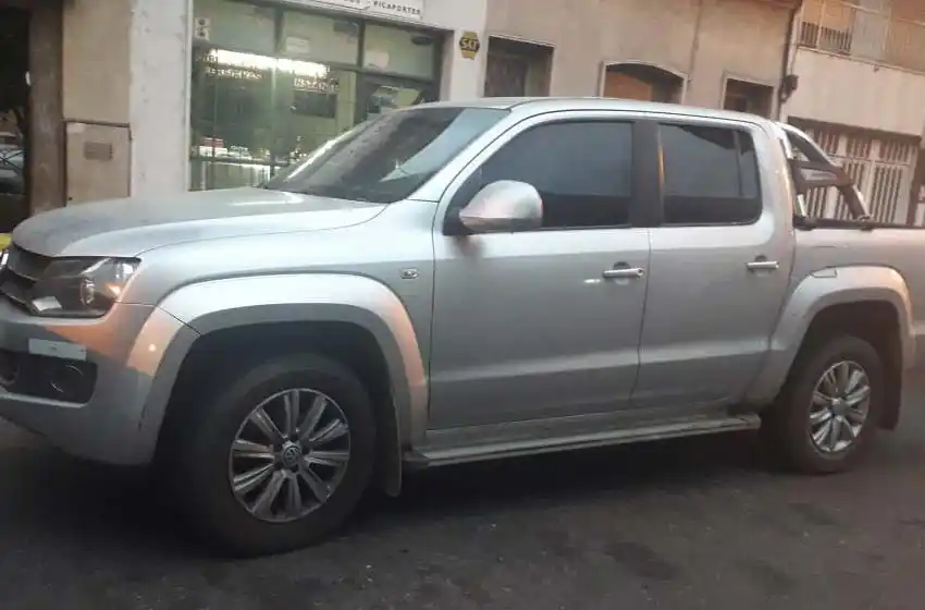 Empezaron discutiendo, terminaron heridos: fuerte pelea entre el conductor de una camioneta y un cuidacoches