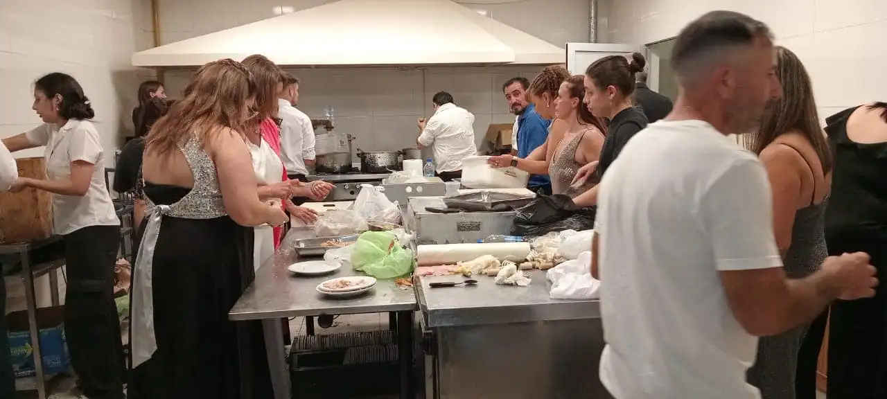 Escándalo en una fiesta de egresados de Gualeguaychú: los estafaron y terminaron cocinando los padres