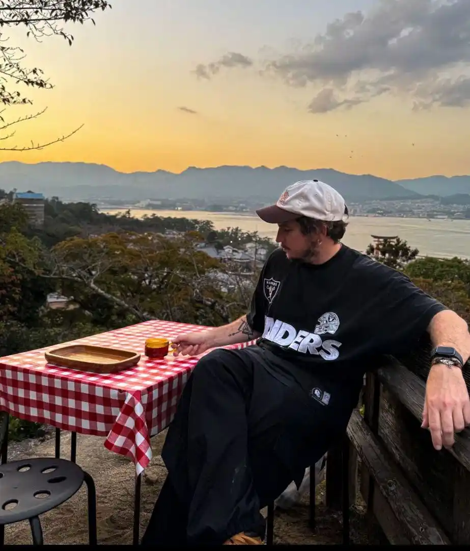 En la isla de Miyajima, pegado a la ciudad de Hiroshima donde cayó la primer bomba atómica-