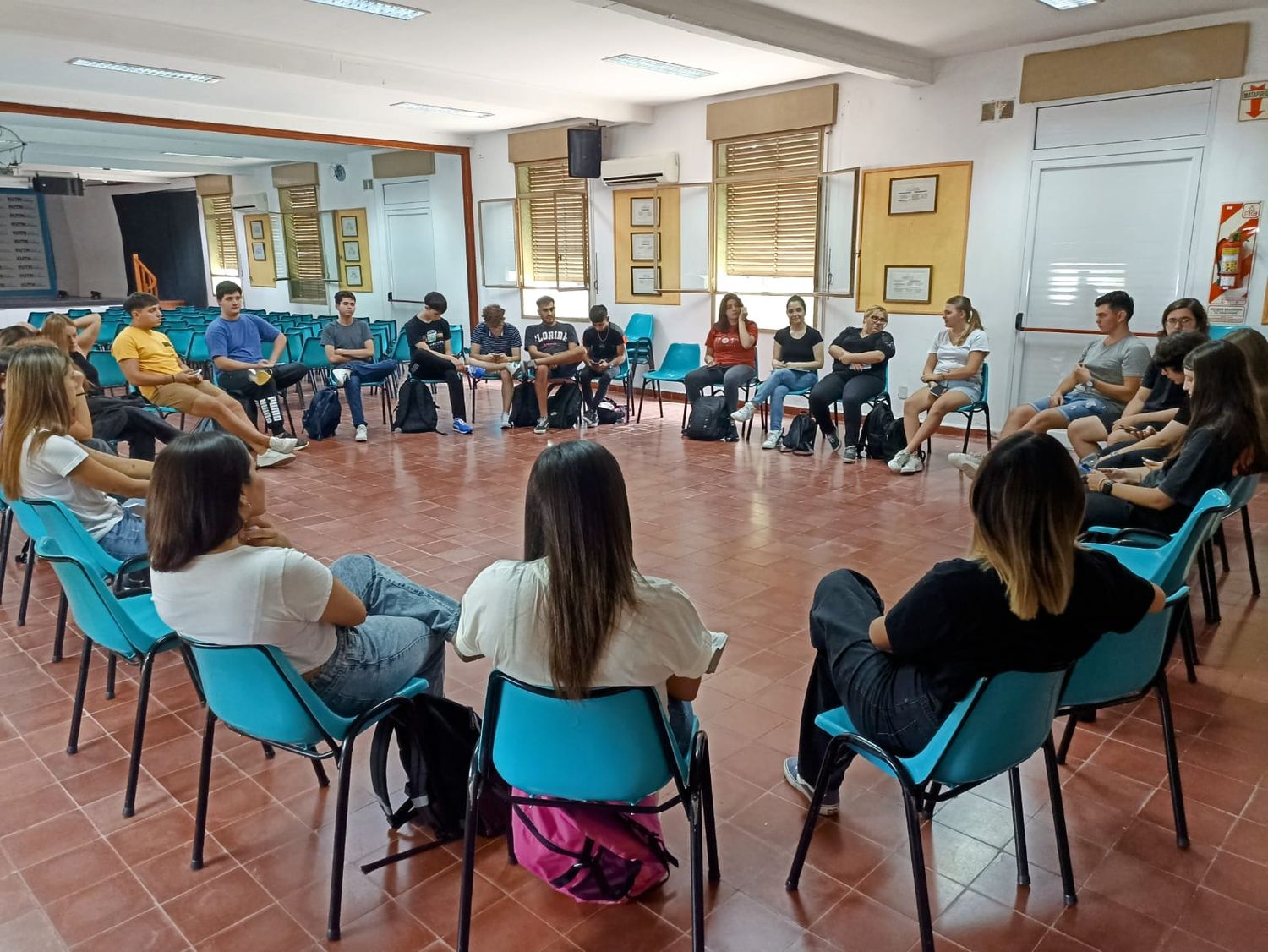 Alumnos de las carreras de Uces participaron del taller “Cultivar la calma en el ingreso universitario”.