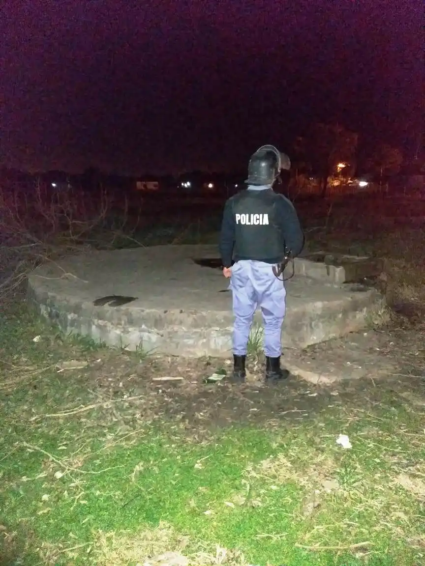 Rescataron a una menor de 14 años que se arrojó a una cisterna