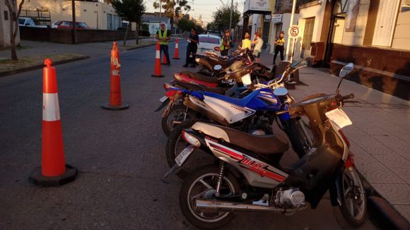 Operativo de tránsito: secuestraron 12 motos y un auto por falta de documentación