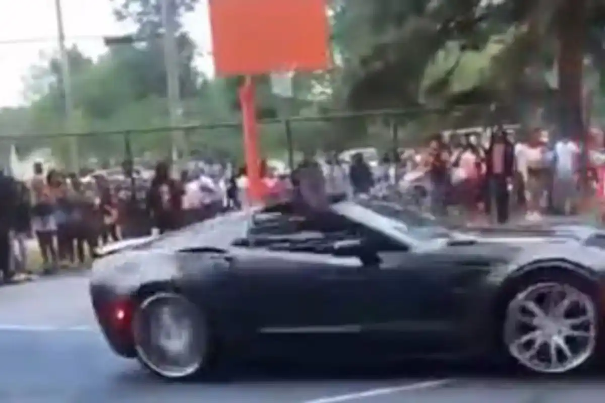 La portación de armas es común en este país