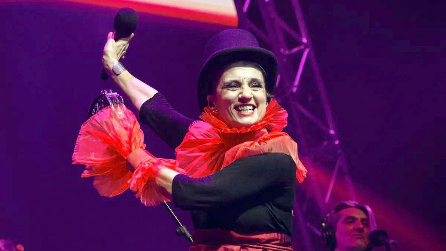 Hilda Lizarazu. Se presentará en Necochea, con su espectáculo "Hilda canta Charly"