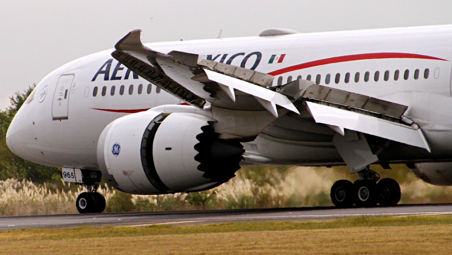 Los pilotos de Aeroméxico acuerdan reducción temporaria de salarios