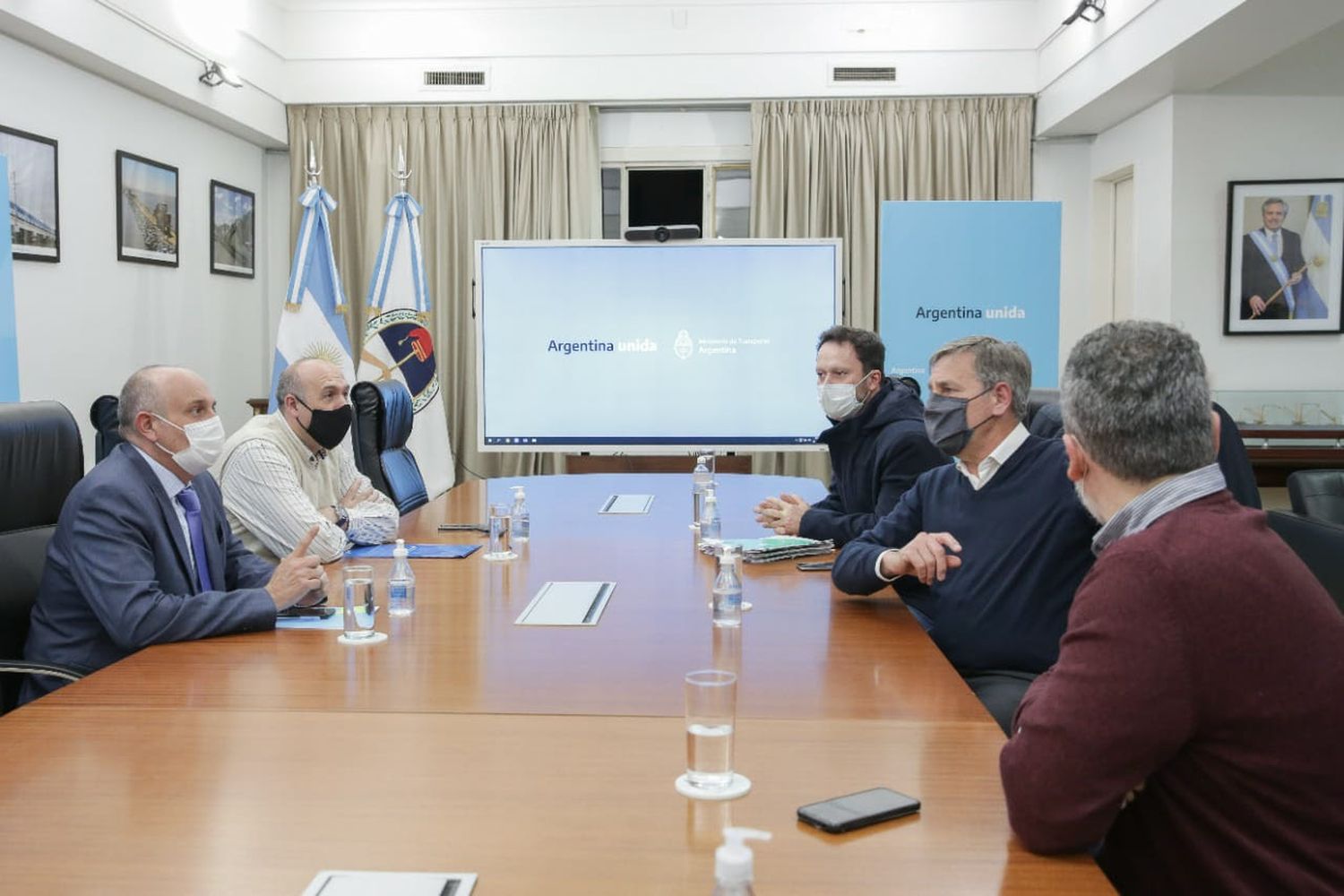 Jatón fue a Buenos Aires a gestionar obras y mejoras en los servicios para la ciudad