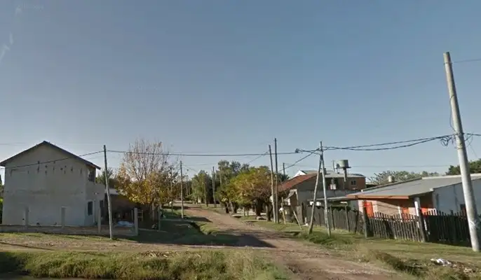 Le sacó el arma a un "motochorro" que entró en su casa y lo mató