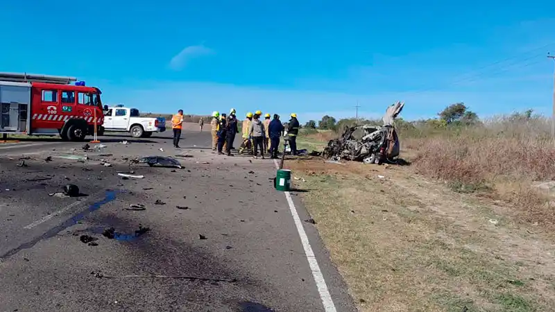 Accidente fatal en ruta 11: conductor murió tras chocar contra un camión