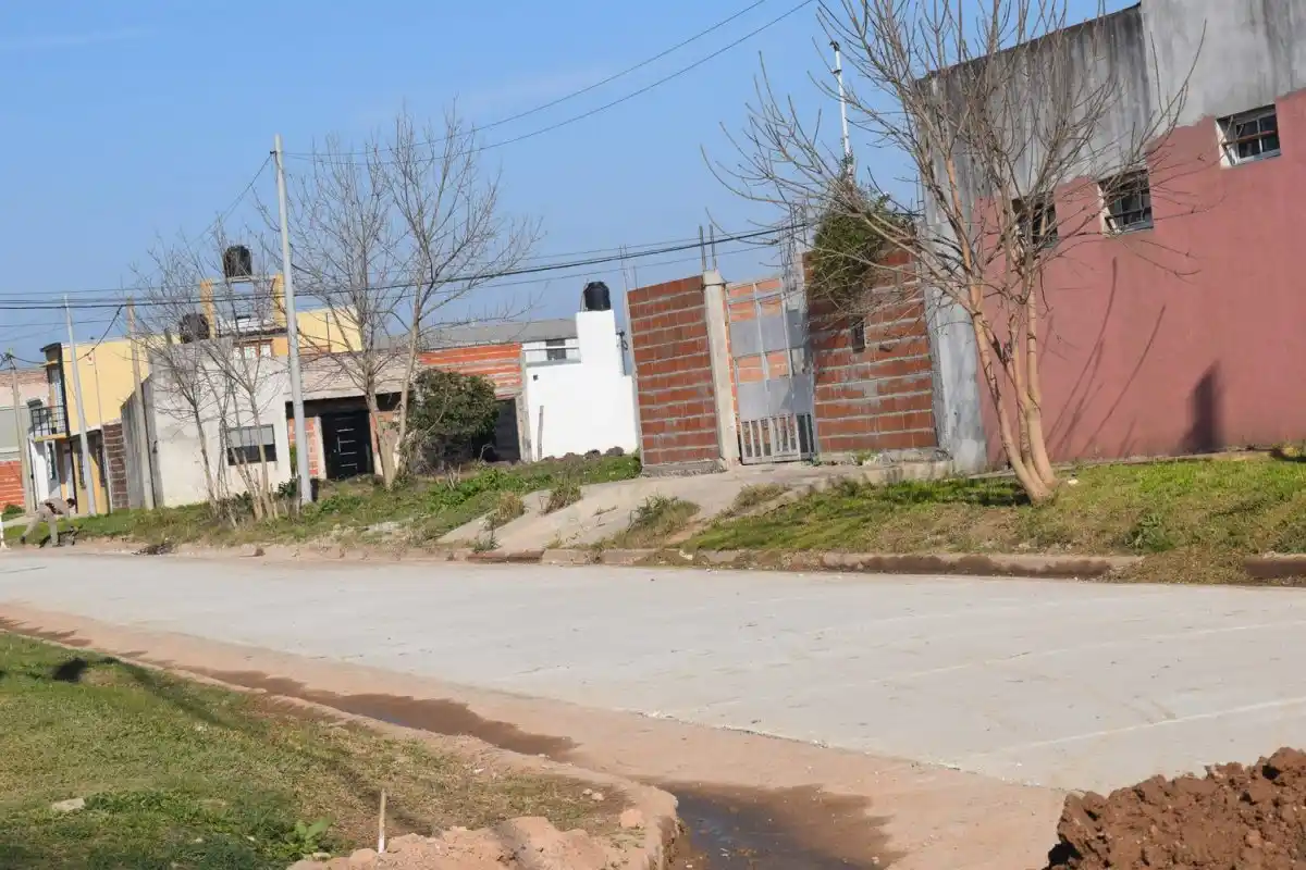 Se realizan trabajos de pavimentación en calle Gutiérrez