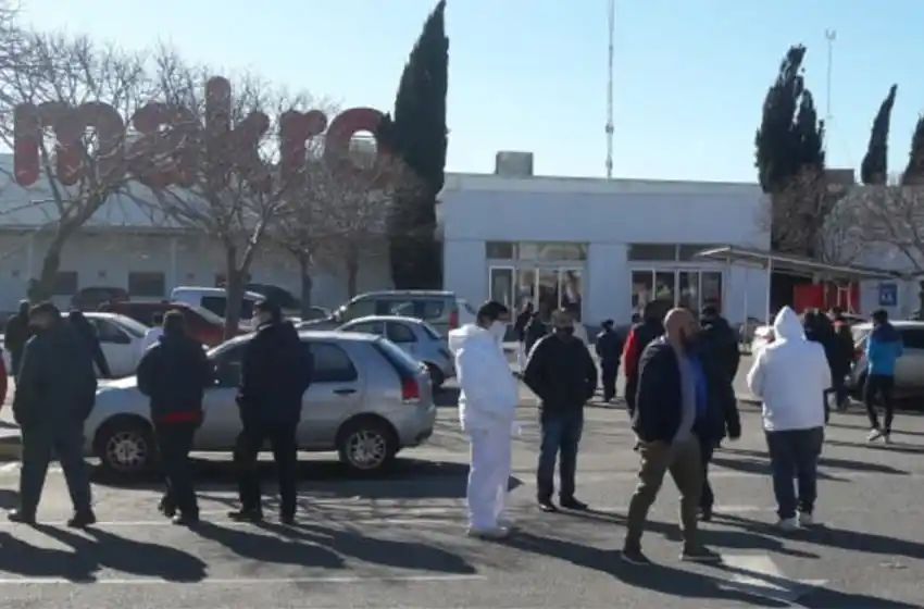 Denuncian que Makro no pagaría el bono de $5.000 a sus empleados