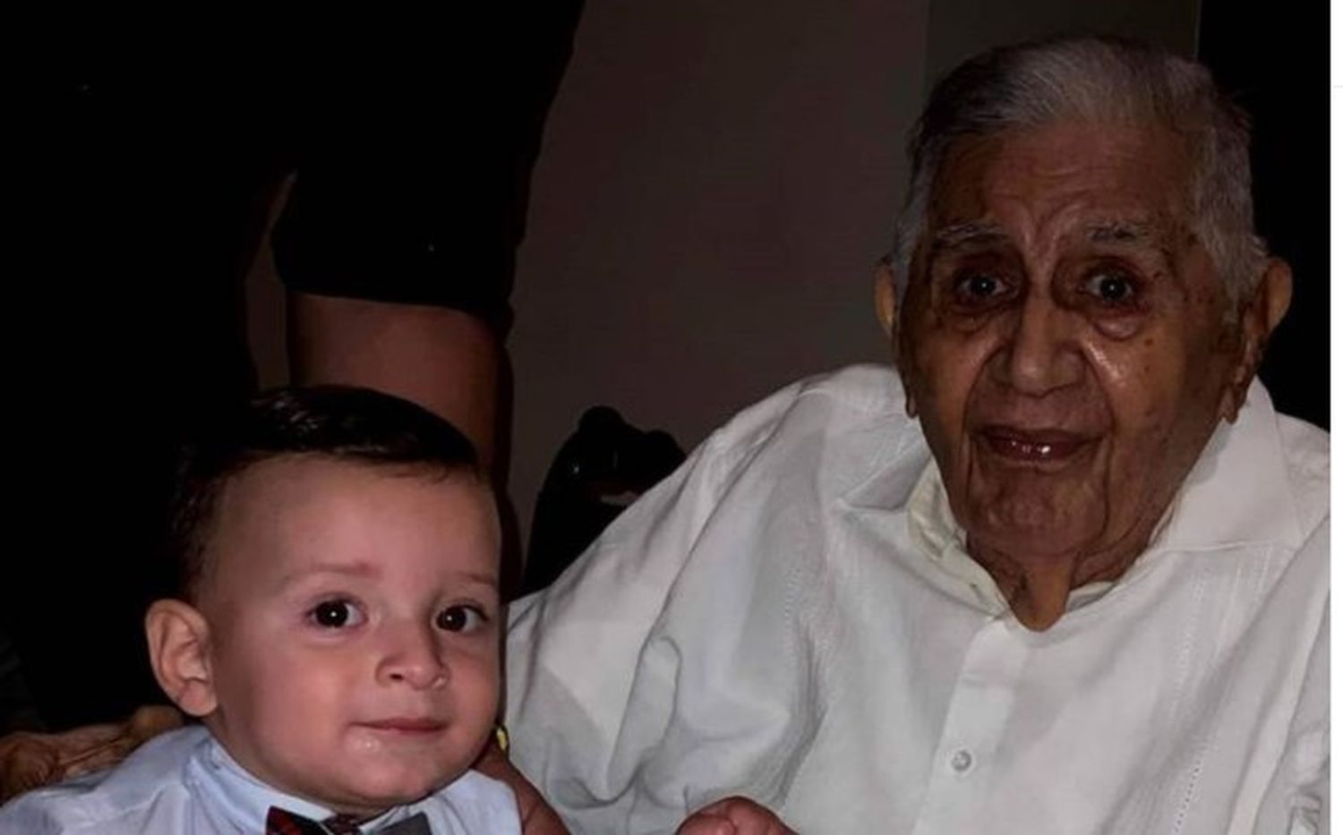 Daniel Sarcos se rinde a la partida de su padre
