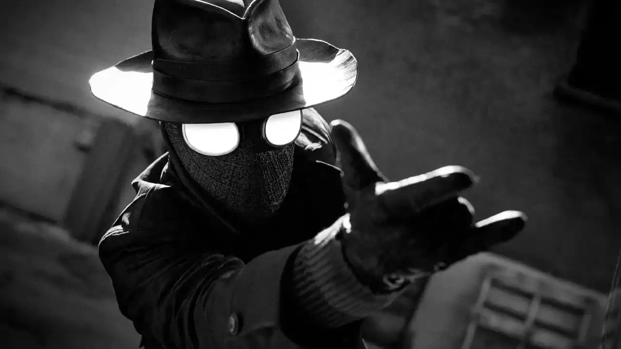 Nicolas Cage se prueba las ropas del héroe arácnido en esta versión en estilo noir.
