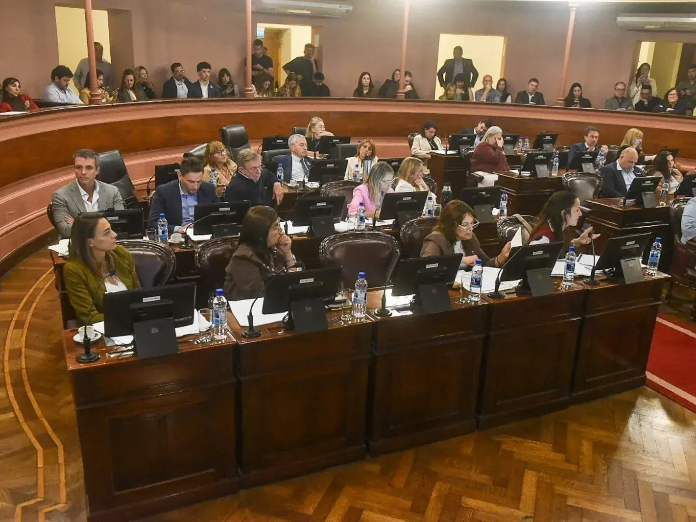 Las explicaciones de Berisso y Azzalini sobre la contratación de Teknofood no aclararon ninguna duda