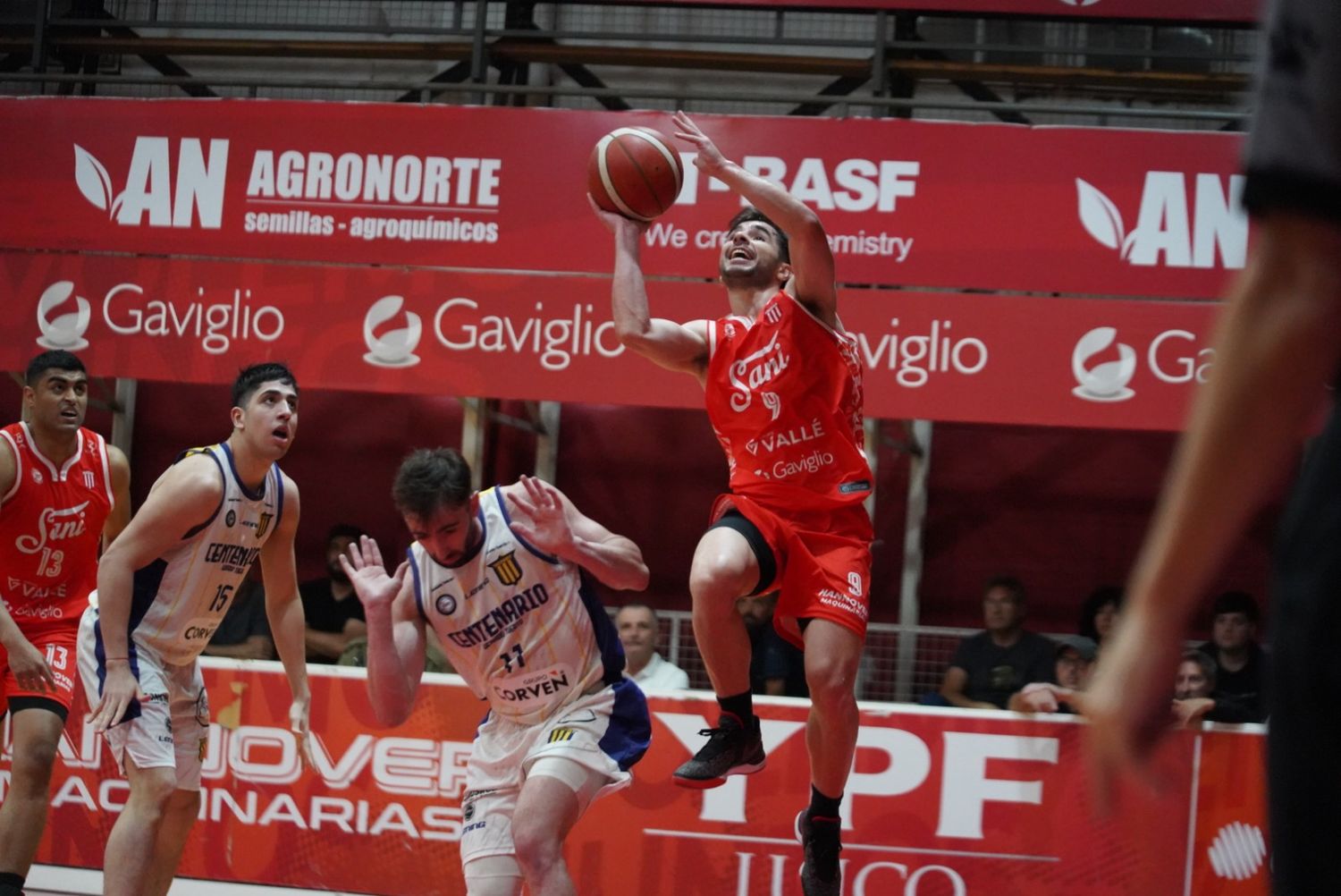 El "santo" ganó un duelo clave