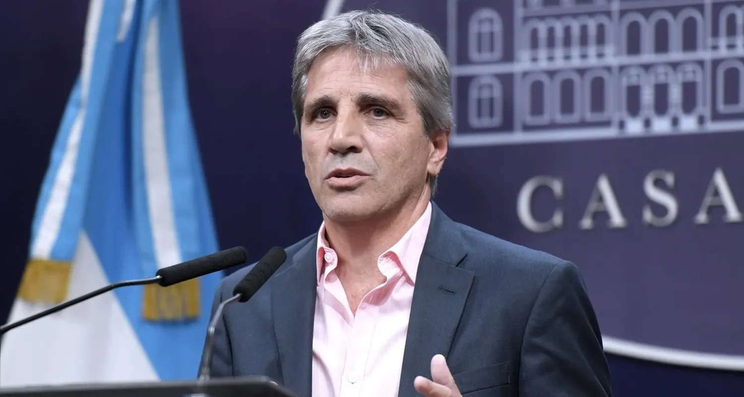 "El blanqueo no tiene fin recaudatorio. Está hecho para refundar la Argentina, para dejar atrás la etapa negra de una vorágine fiscal demencial", dijo Caputo.