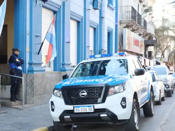 Un hombre fue reducido tras amenazar con cuchillos a su familia y a la Policía