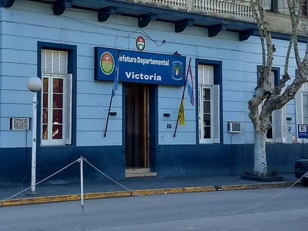 Un detenido alojado en la Jefatura de Victoria fue encontrado ahorcado