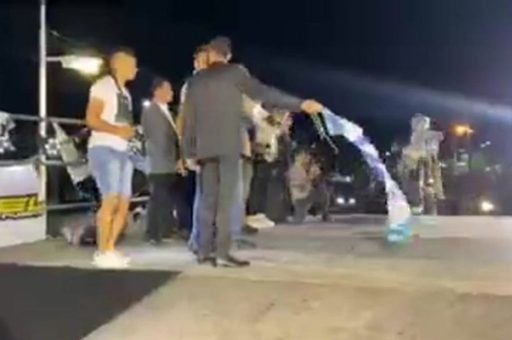 El vehículo hizo caer de una rampa a Pablo Corsalini.