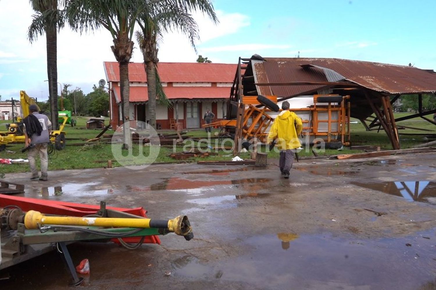 Una “cola de tornado” azotó una pequeña localidad santafesina: las imágenes del desastre