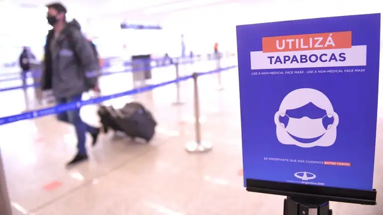 Detectaron el primer caso de la cepa británica en la Argentina