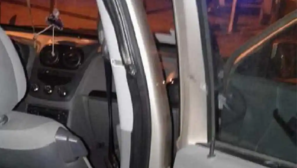 Capitán Bermúdez: Balean el auto de una concejala