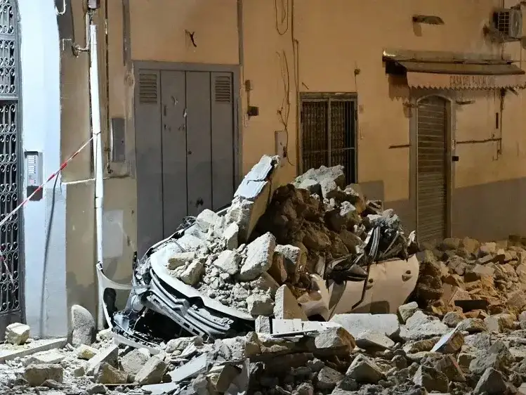 El terremoto causó importantes desprendimientos de mampostería y otros daños.