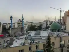 Una oleada de misiles iraníes impactó en Haifa e Israel prevé acciones prolongadas