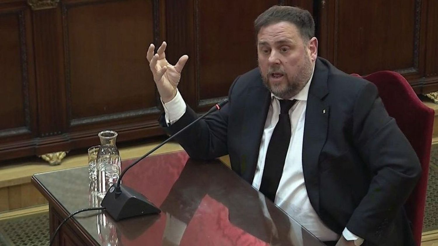 La coalición de izquierda de España pende de una consulta independentista en Cataluña