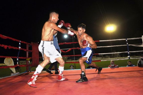 Se realizó el festival de Box en Ferrocarril Sud