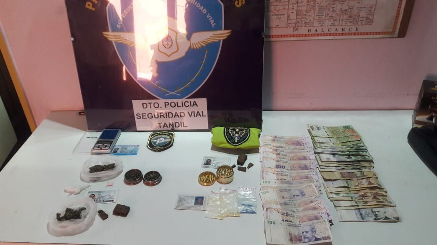 Encontraron metanfetamina, marihuana  y cocaína en un automóvil en la Ruta 226