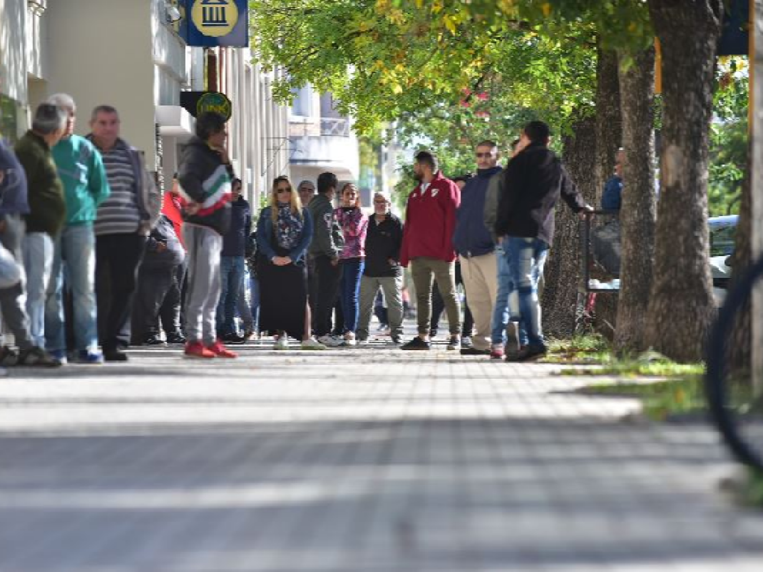 Por las colas de los jubilados en los bancos, piden la renuncia del titular de Anses