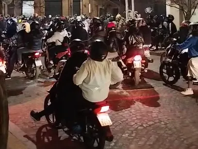 Otra caravana de motos causó temor en los vecinos y profundizó el pedido de una solución política