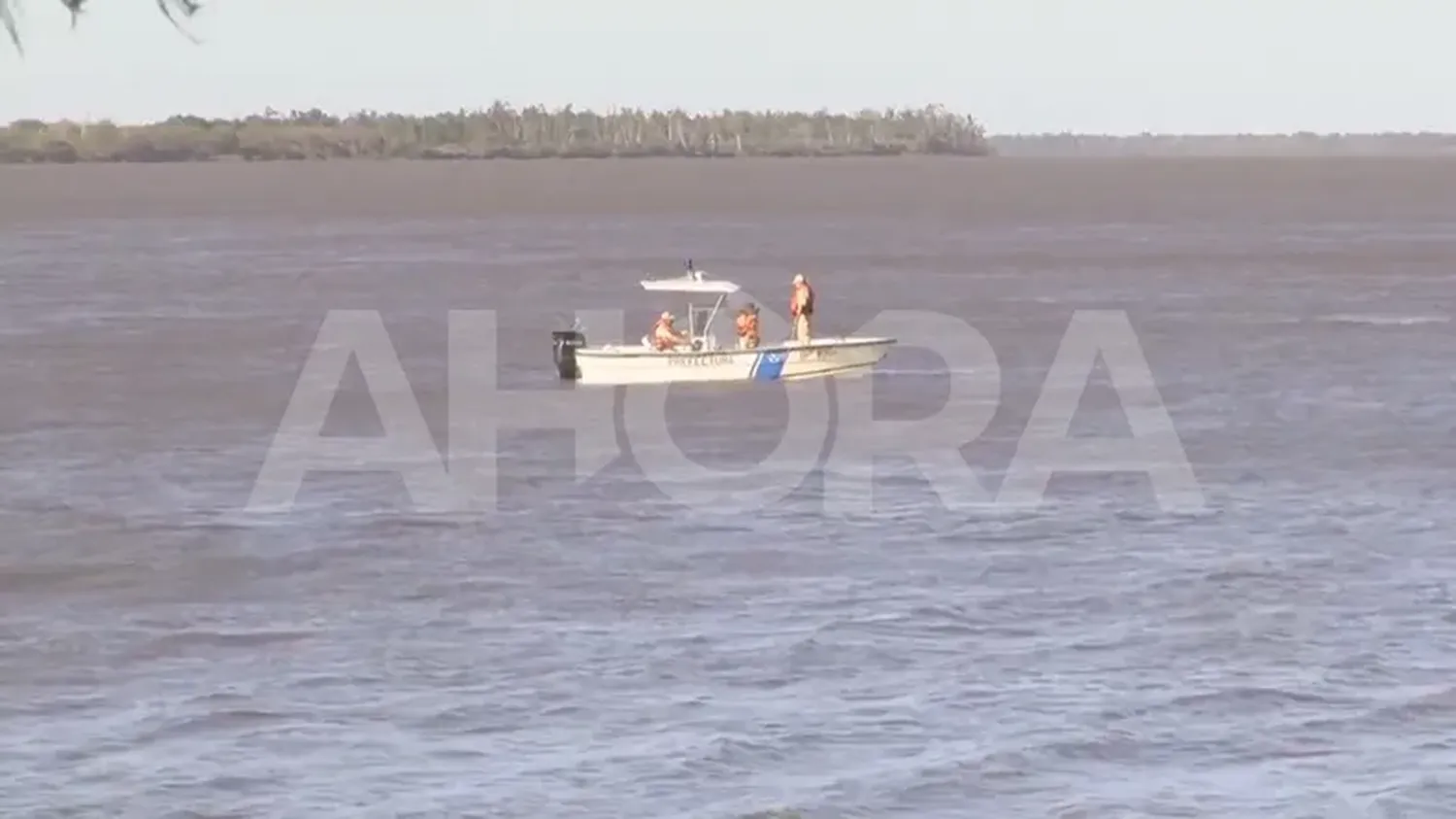 Prefectura busca intensamente a un hombre que cayó en el río este viernes