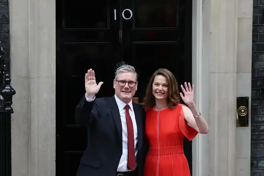 El primer ministro británico afronta una investigación por no declarar donaciones de ropa a su esposa