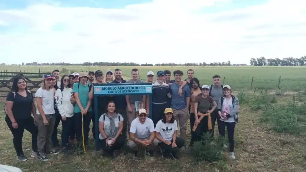 Estudiantes de Producción Agropecuaria Sostenible visitaron la Chacra Experimental de Barrow
